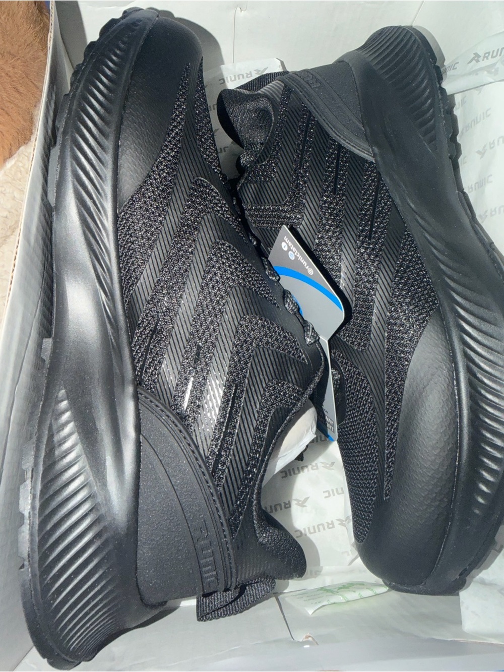Runic Niza Men’s Size 7.5 Black -NWT
